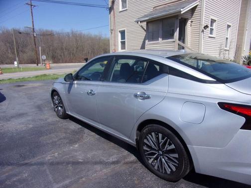 Brilliant Silver Metallic 2023 Nissan Altima 2.5 SV