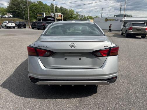 Brilliant Silver Metallic 2023 Nissan Altima 2.5 SV