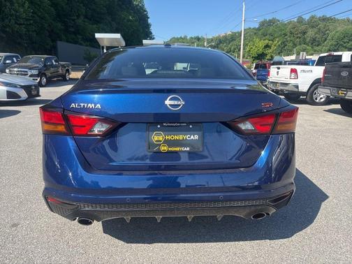 Deep Blue Pearl 2023 Nissan Altima 2.5 SR