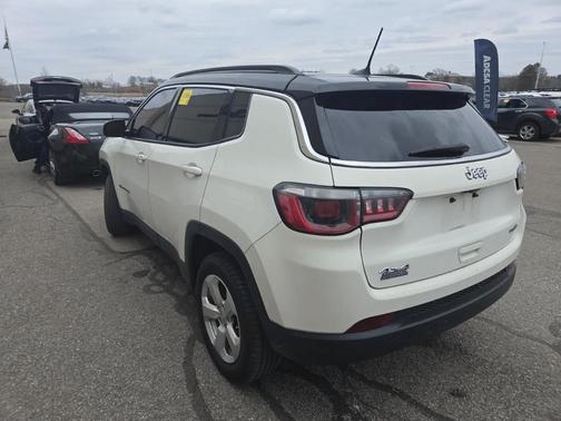 White Clearcoat 2019 Jeep Compass Latitude