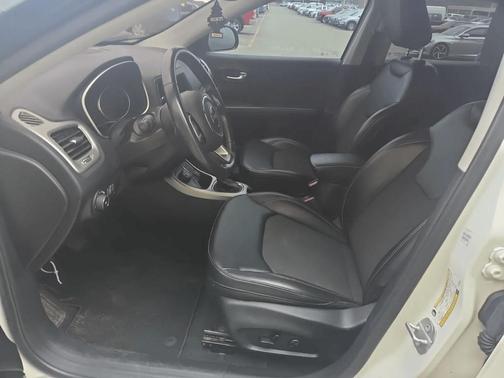 White Clearcoat 2019 Jeep Compass Latitude