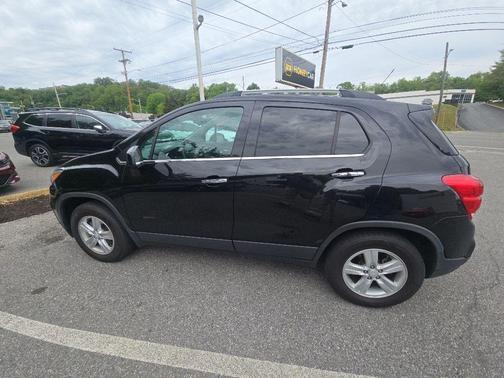 Mosaic Black Metallic 2019 Chevrolet Trax LT