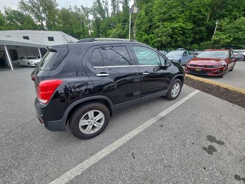 Mosaic Black Metallic 2019 Chevrolet Trax LT