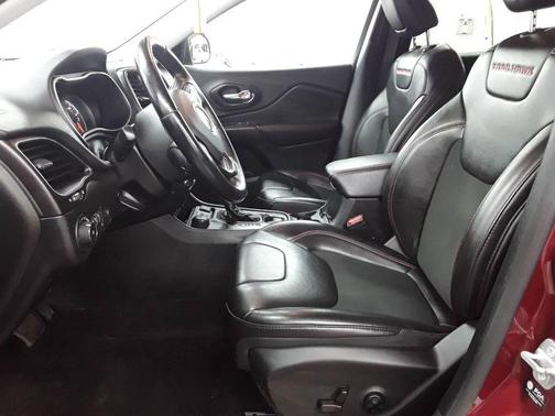 Velvet Red Pearlcoat 2021 Jeep Cherokee Trailhawk
