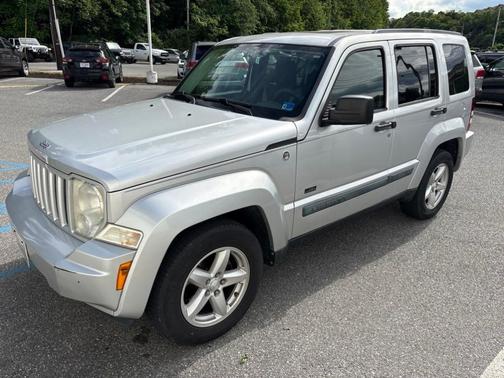 Silver 2009 Jeep Liberty Sport