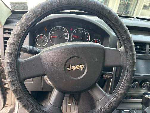 Silver 2009 Jeep Liberty Sport