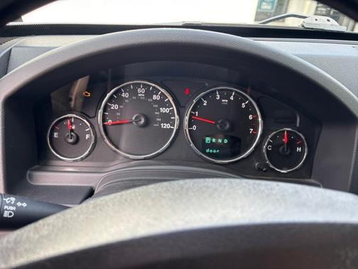 Silver 2009 Jeep Liberty Sport