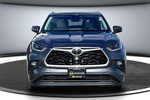 Magnetic Gray Metallic 2021 Toyota Highlander XLE