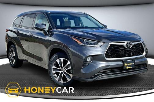 Magnetic Gray Metallic 2021 Toyota Highlander XLE