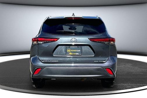 Magnetic Gray Metallic 2021 Toyota Highlander XLE