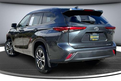 Magnetic Gray Metallic 2021 Toyota Highlander XLE