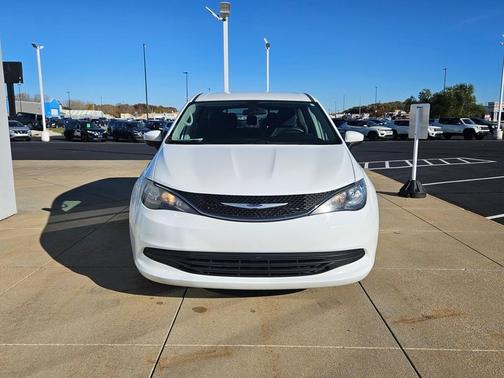2020 Chrysler Voyager LX