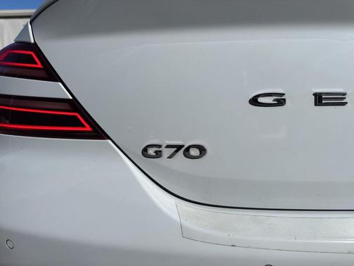 2022 Genesis G70 2.0T RWD