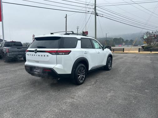 2026 Nissan Pathfinder SV