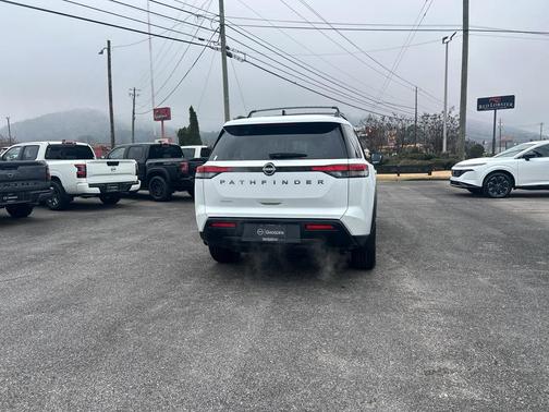 2026 Nissan Pathfinder SV