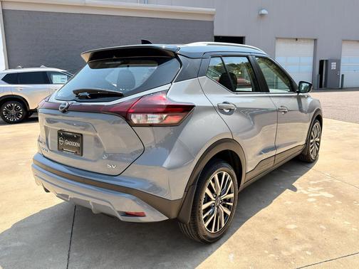 Gray/Super Black 2024 Nissan Kicks SV