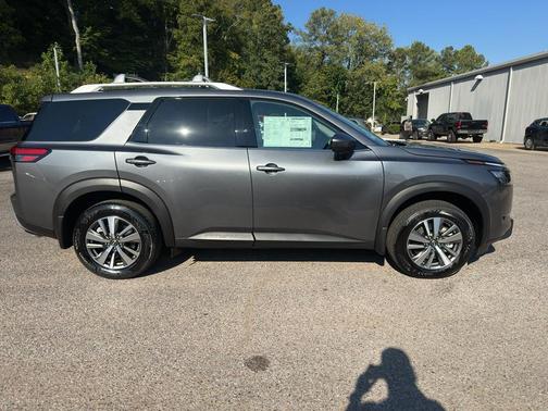 2025 Nissan Pathfinder SL FWD