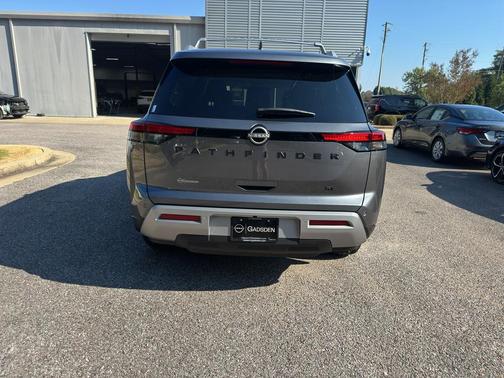 2025 Nissan Pathfinder SL FWD