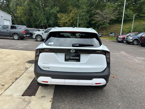 2026 Nissan Kicks SV