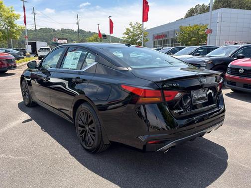 Super Black 2026 Nissan Altima SV FWD
