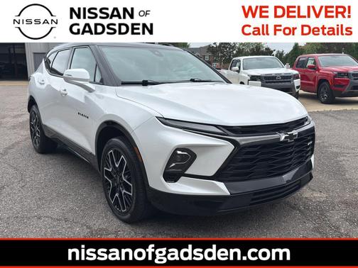 Iridescent Pearl Tricoat 2023 Chevrolet Blazer RS