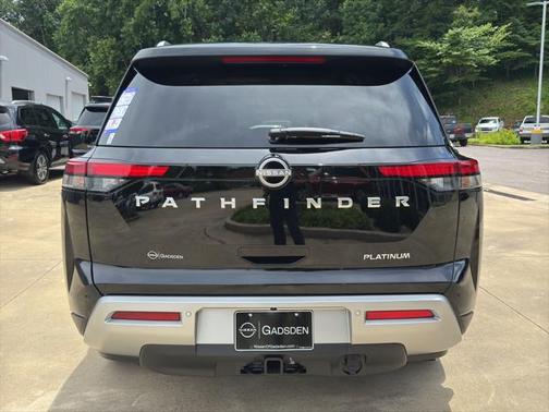 2025 Nissan Pathfinder Platinum FWD