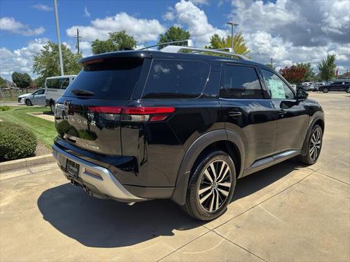2025 Nissan Pathfinder Platinum FWD