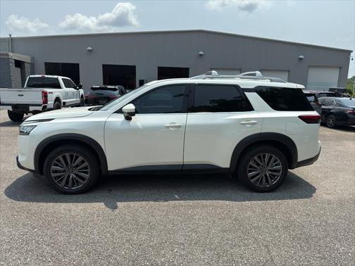 2023 Nissan Pathfinder SL 4WD