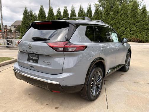 Boulder Gray Pearl/Super Black 2026 Nissan Rogue Platinum