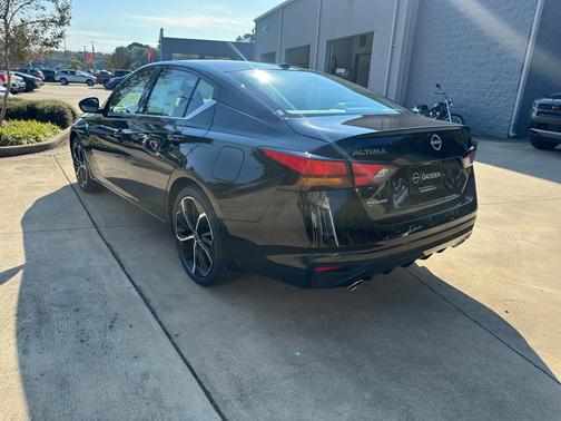 2025 Nissan Altima SR FWD
