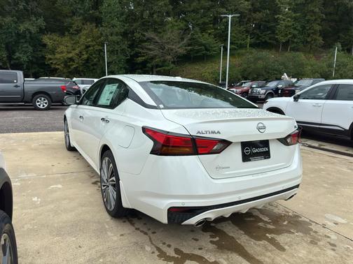 2025 Nissan Altima SL FWD