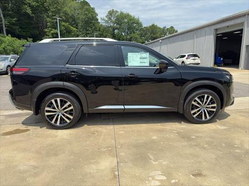 2025 Nissan Pathfinder Platinum 4WD