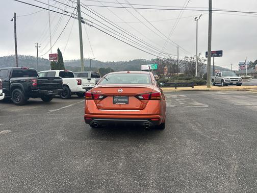 2022 Nissan Altima SR FWD