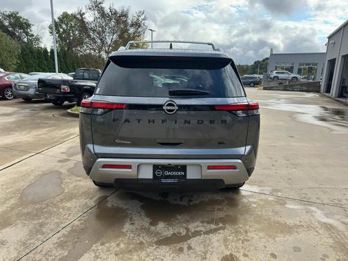 2025 Nissan Pathfinder SL FWD