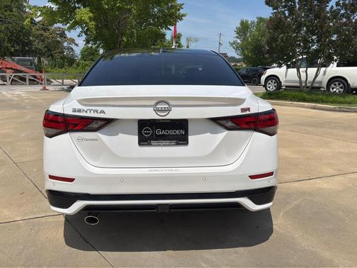 Aspen White Tricoat/Super Black 2024 Nissan Sentra SR