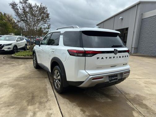 2025 Nissan Pathfinder SL 4WD