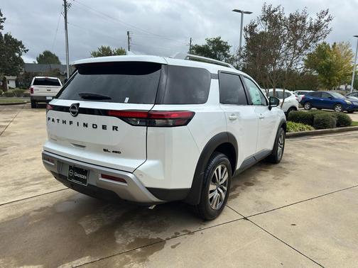 2025 Nissan Pathfinder SL 4WD
