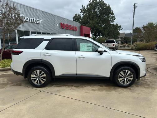 2025 Nissan Pathfinder SL 4WD