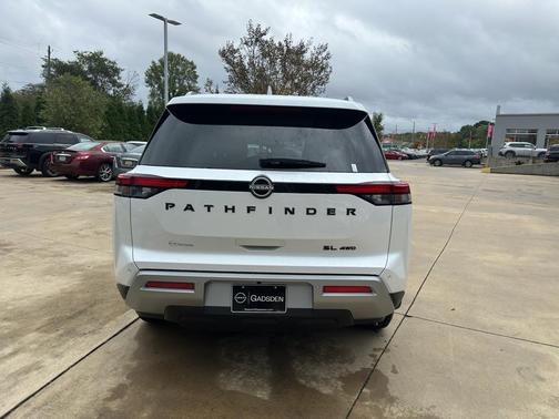 2025 Nissan Pathfinder SL 4WD