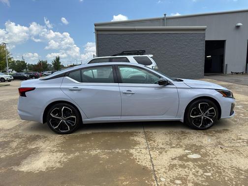 2025 Nissan Altima SR FWD