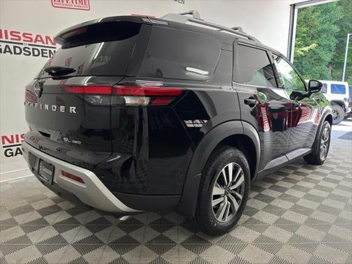 2025 Nissan Pathfinder SL 4WD