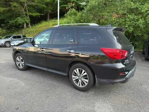 2019 Nissan Pathfinder S