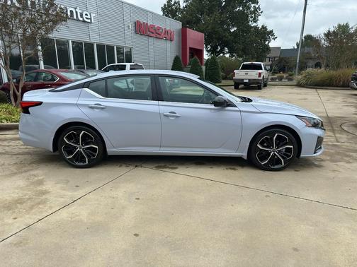 2025 Nissan Altima SR FWD