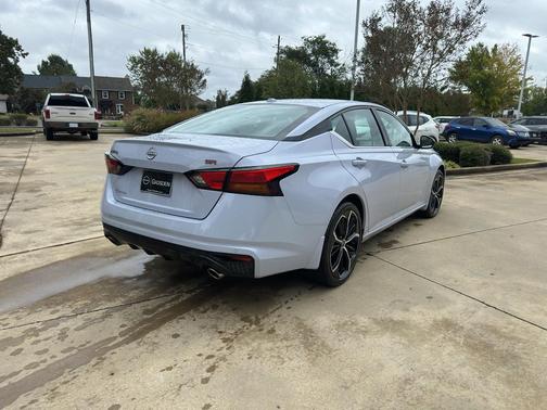 2025 Nissan Altima SR FWD