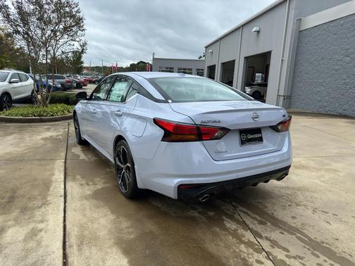 2025 Nissan Altima SR FWD