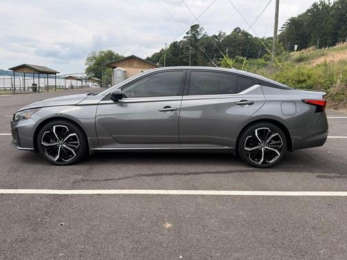 Gun Metallic 2023 Nissan Altima SR FWD