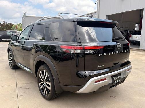 Super Black 2025 Nissan Pathfinder Platinum FWD