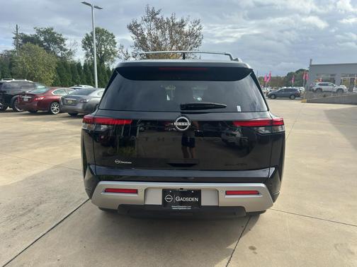 2025 Nissan Pathfinder SL 4WD