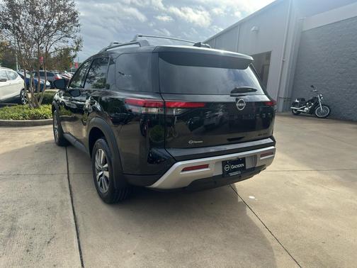2025 Nissan Pathfinder SL 4WD