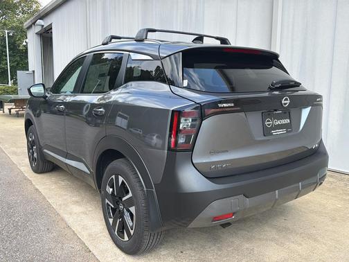Gun Metallic 2027 Nissan Kicks SV